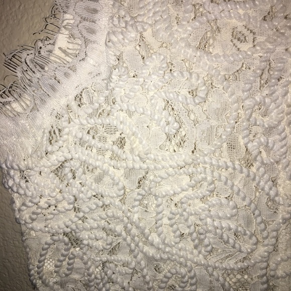 BANJUL Small Off-White Embroidered Lace Crop Top - Picture 3 of 6